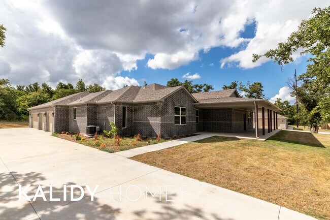 Building Photo - 1679 Kalidy Dr