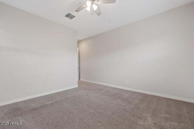 Building Photo - 9749 E Tahoe Ave