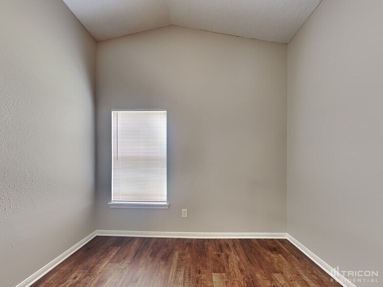 Building Photo - 3263 Jorns St