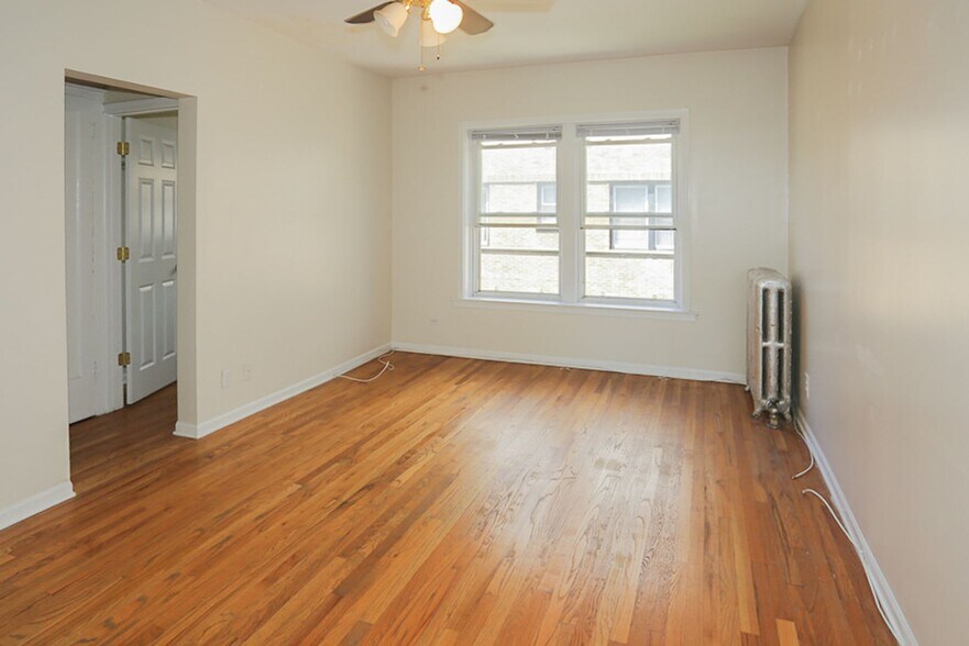 Building Photo - 3917 N Pine Grove Ave