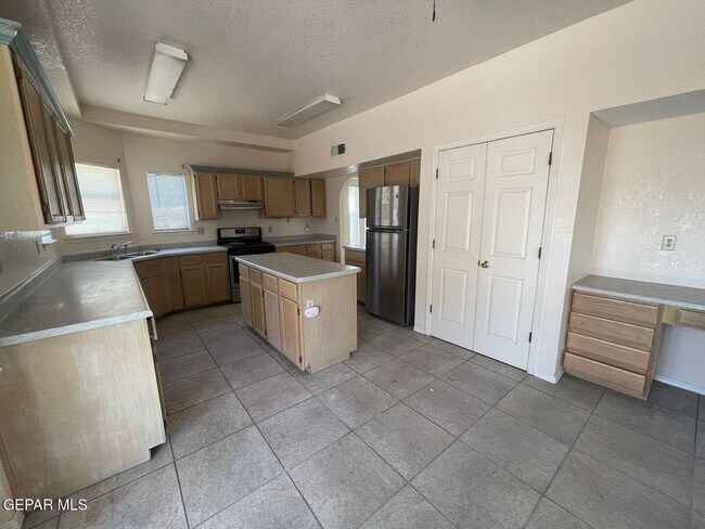 Building Photo - 4304 Loma Alegre Dr