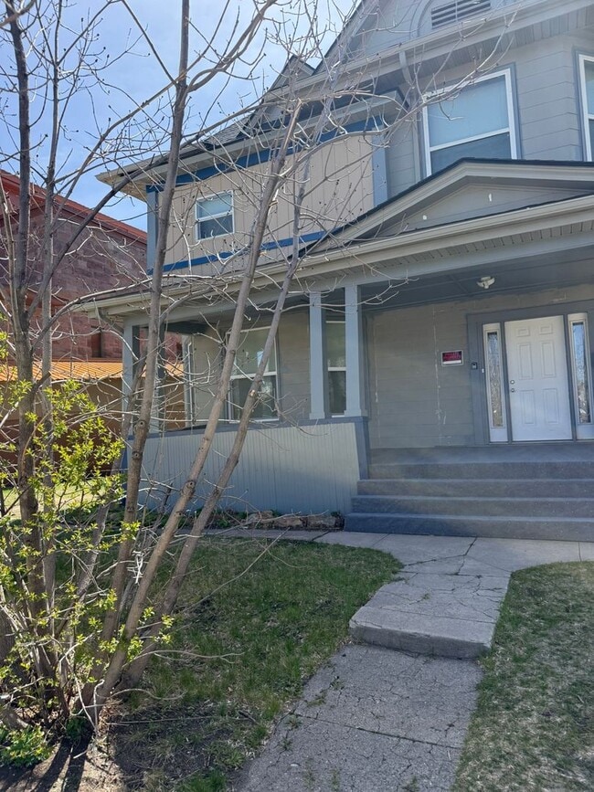 Building Photo - 818 3rd Ave N