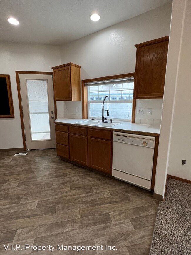 Building Photo - 3 br, 2 bath House - 1228 NE Multnomah Dr.