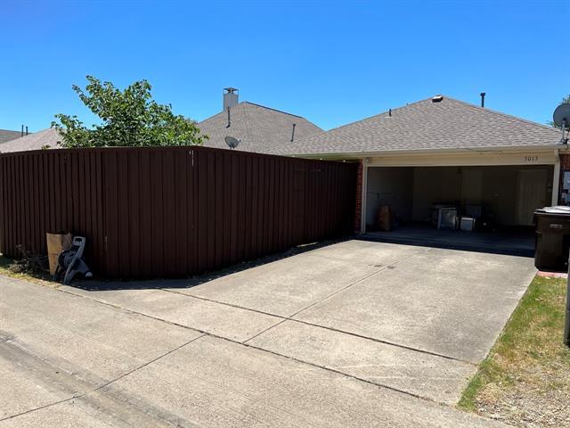 Building Photo - 3013 Foxhollow Dr