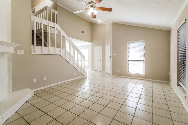 Building Photo - 6450 Dellfern Dr