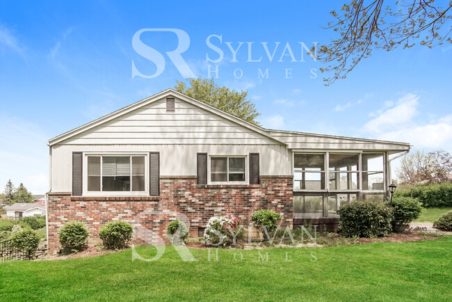 Building Photo - Charming 2BR 1.5BA brick home