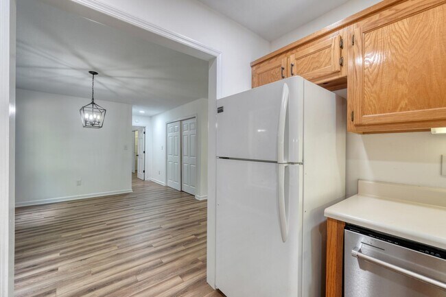 Building Photo - 2092 Wood Lake Ln