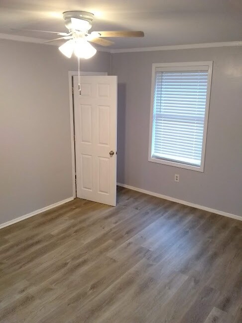 Building Photo - 201 Lake Dr