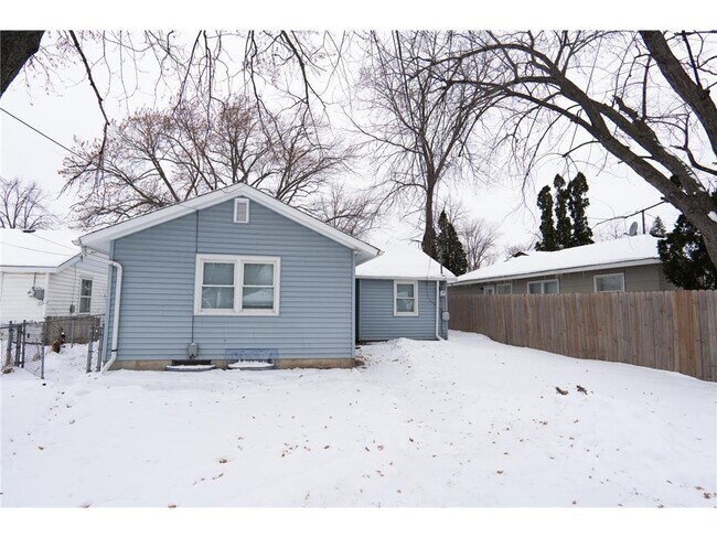 Building Photo - 5048 N Girard Ave