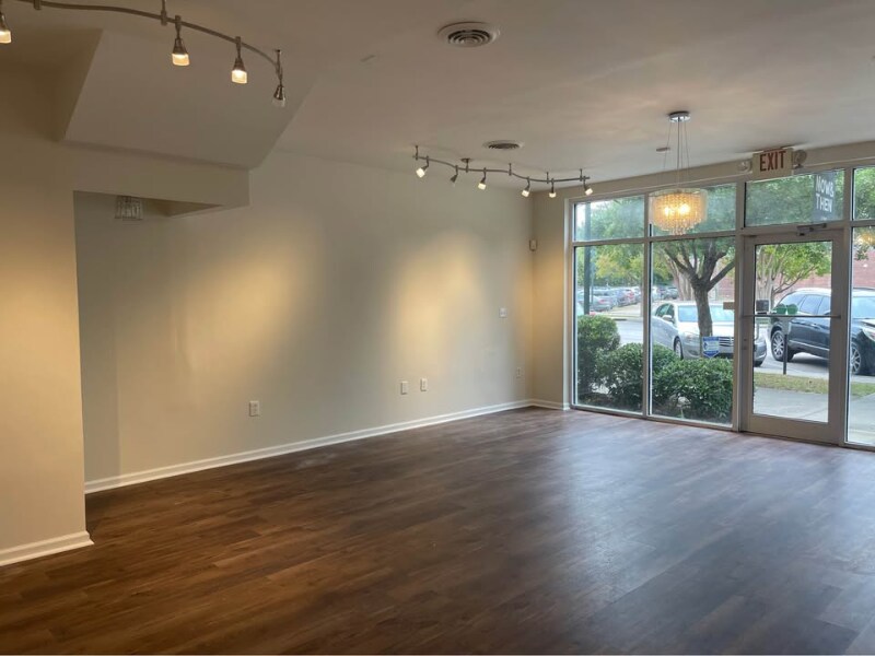 Building Photo - 607 Lady St