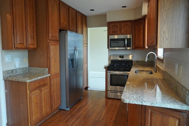 Building Photo - 4415 Fox Hill Dr
