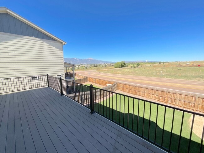 Building Photo - 3 Bedroom Home Available Near S Powers Blv...