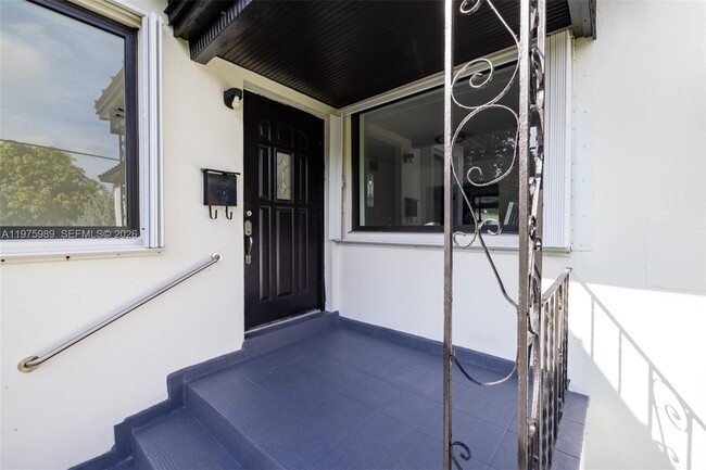 Building Photo - 3401 SW 17th St