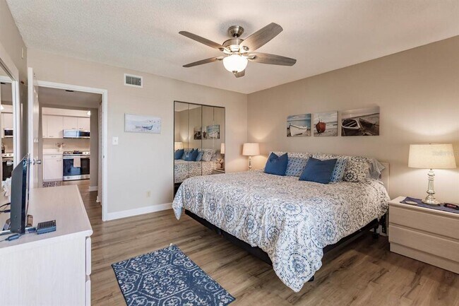 Building Photo - 1125 W Peppertree Dr