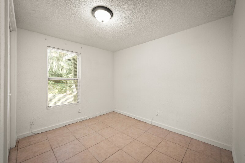 Building Photo - 304 Bernard Rd