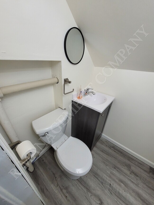 Building Photo - 528 Jackson St