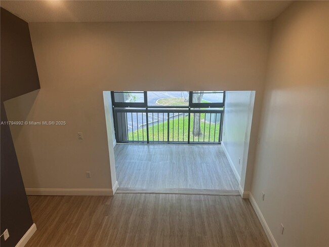 Building Photo - 9419 Fontainebleau Blvd