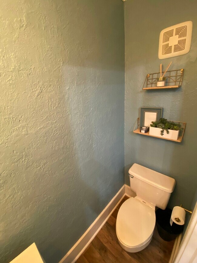 Building Photo - 563 Broad Blvd