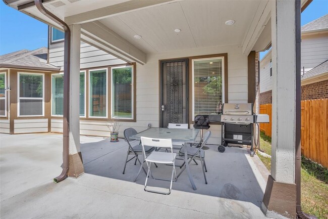 Building Photo - 2058 Woodland Pine Ct