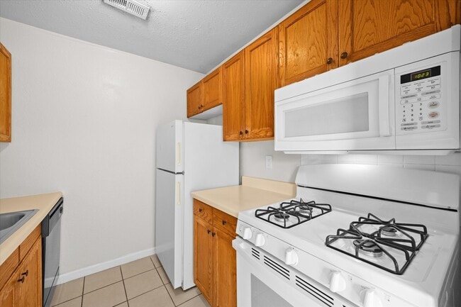 Building Photo - 2105 N Keebler Ave