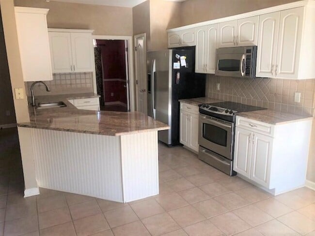 Building Photo - 9291 N Fairmont Cir