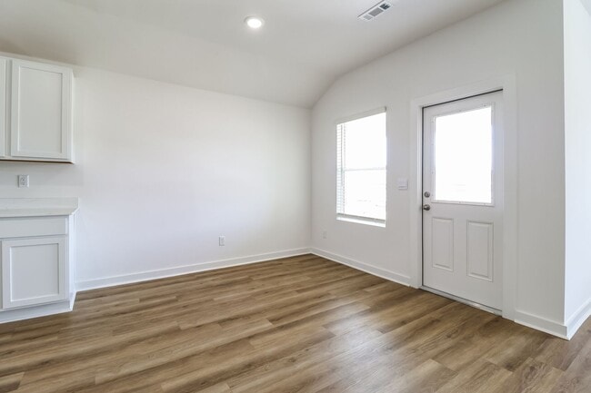 Building Photo - 110 E Fredonia Ct
