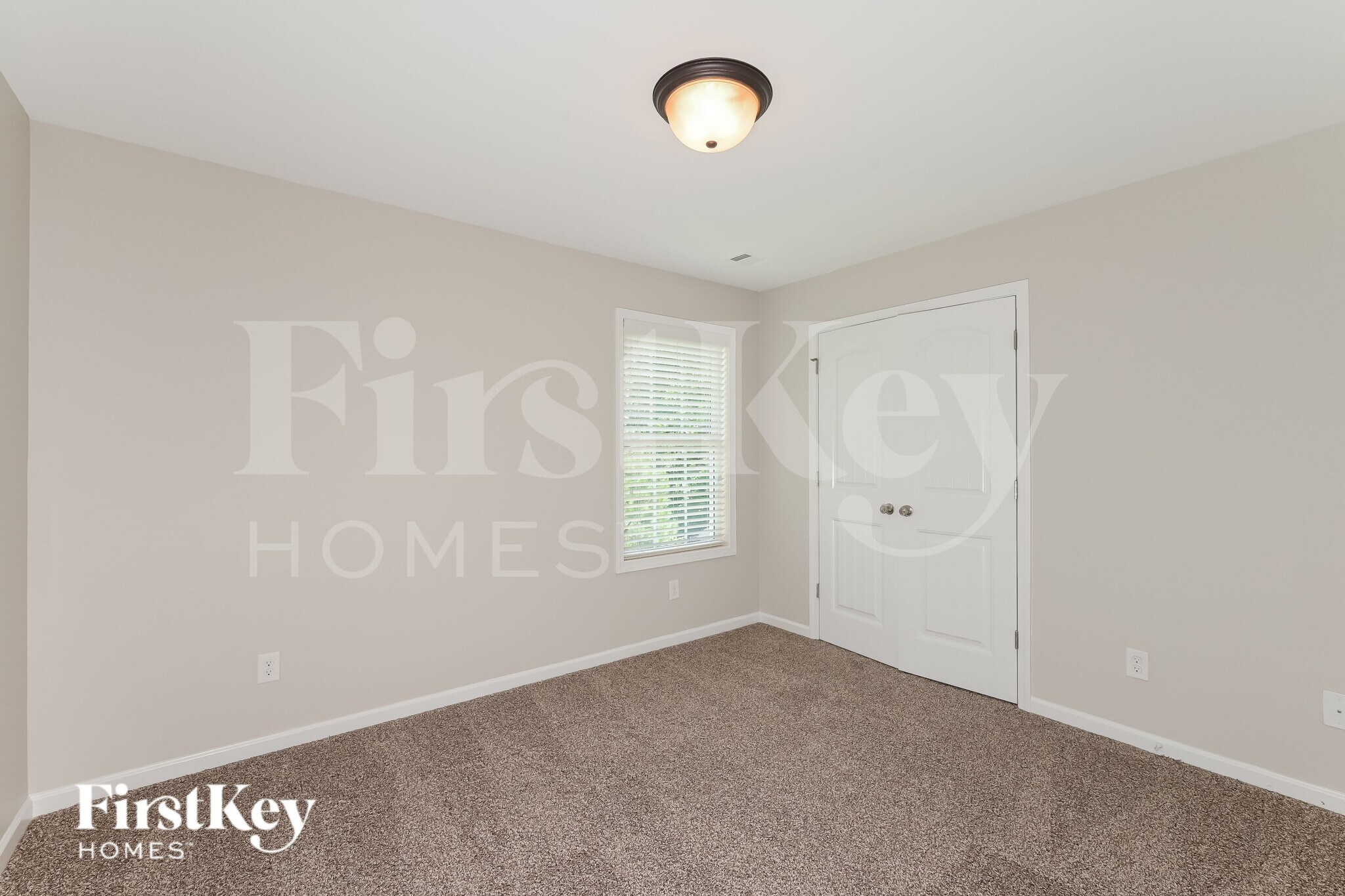 Building Photo - 6275 Cove Creek Dr