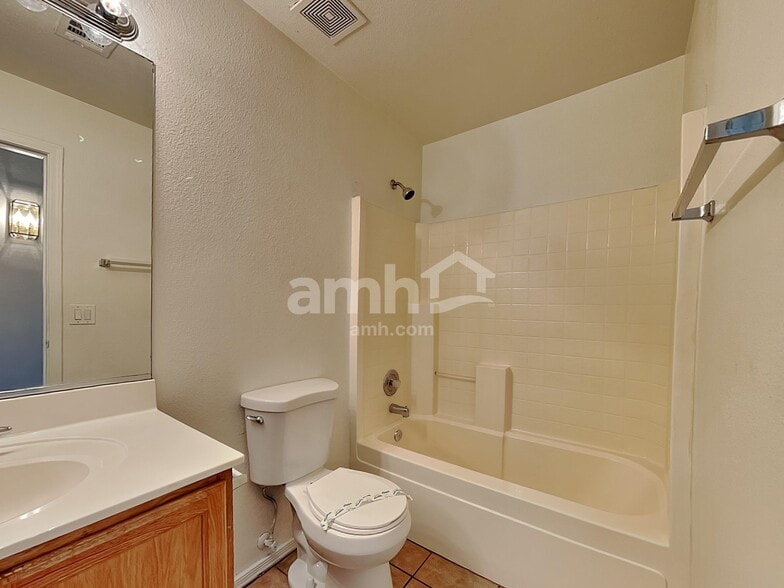 Building Photo - 8912 W La Reata Ave