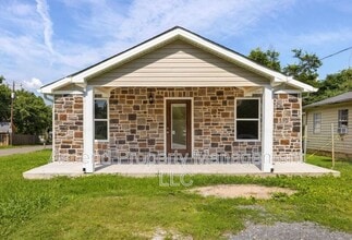 Building Photo - 729 Henderson Ave