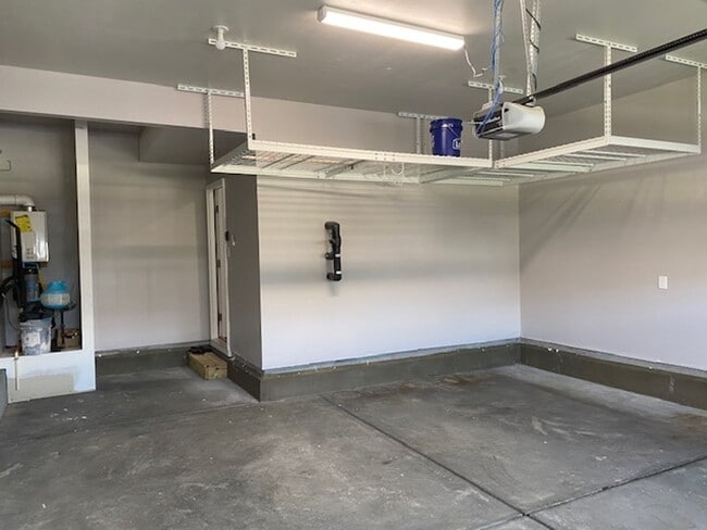 Building Photo - 439 Parlier Dr