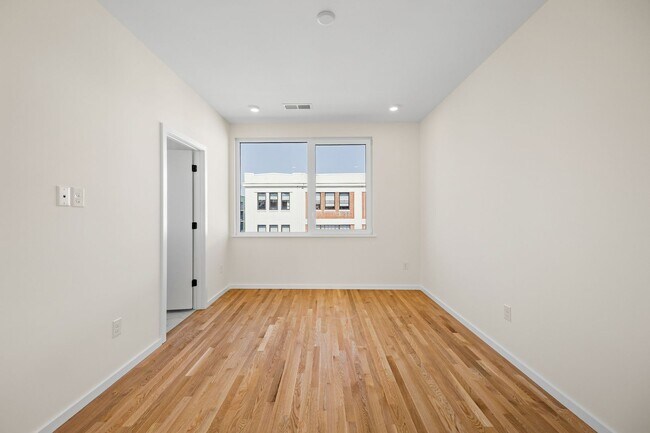 Building Photo - 223 S Stafford Ave