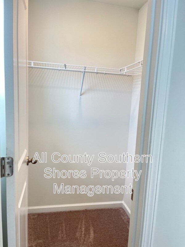 Building Photo - 2879 Pegasus Pl