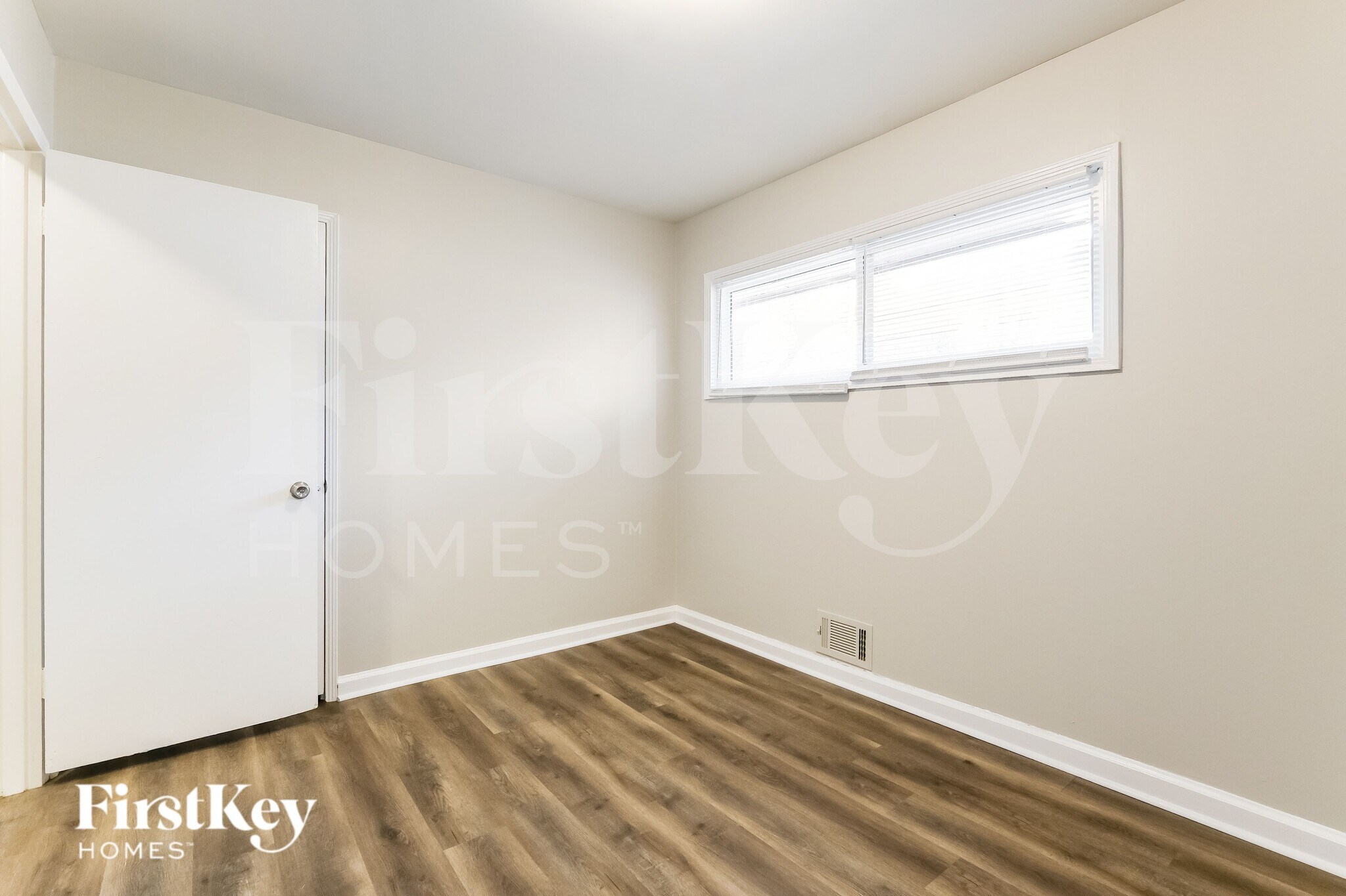 Building Photo - 2596 Yale Terrace