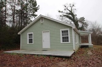 Building Photo - 3 BEDROOM HOME IN SENECA SC FOR RENT