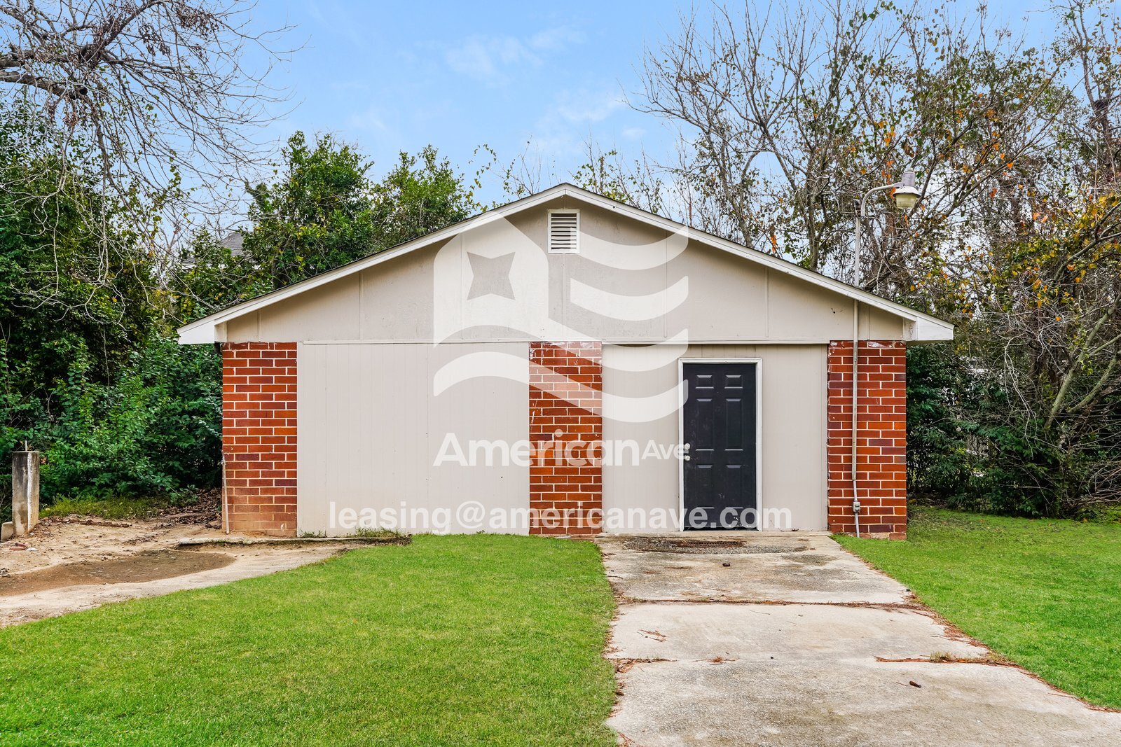 Building Photo - 290 Lilly Ave