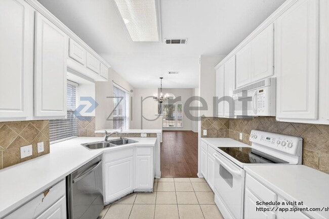 Building Photo - 11272 Chaucer Dr