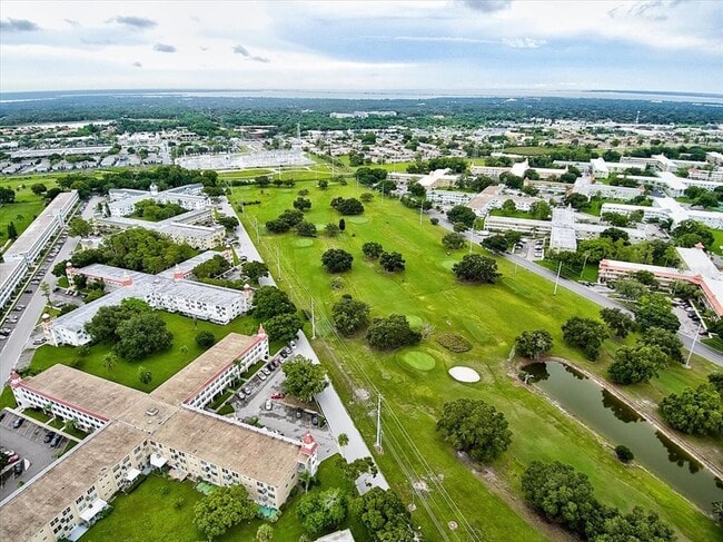 Building Photo - 2427 Rhodesian Dr