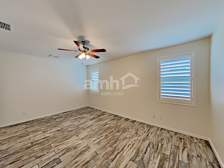 Building Photo - 16657 W Jenan Dr