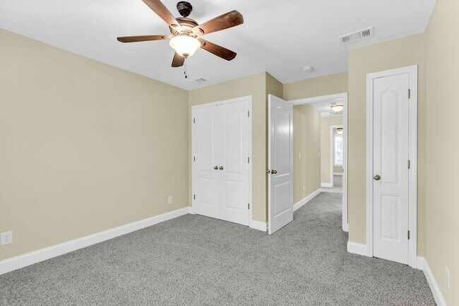Building Photo - 4 Bedroom 2.5 Bathroom single family home ...
