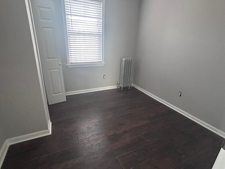 Building Photo - 196 Sherman St