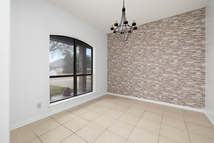 Building Photo - 4717 Ebony Ave