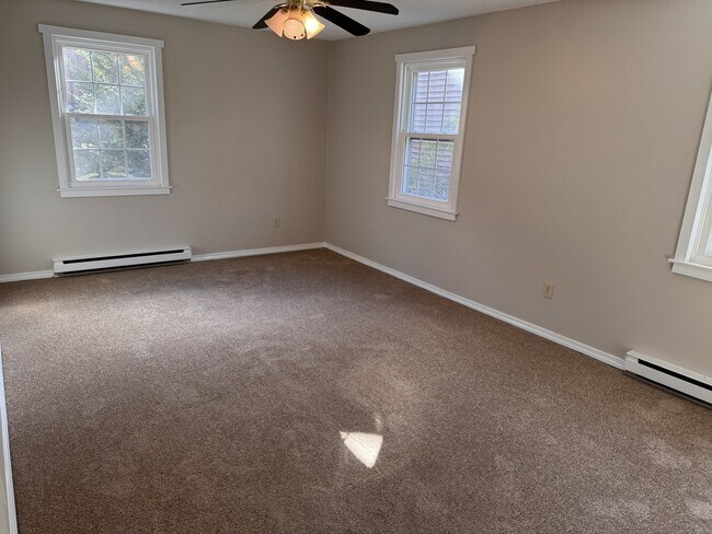 Building Photo - 239 Old Farms Rd