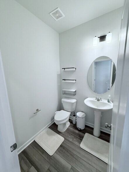 Building Photo - Room in Townhome on Chert Ln