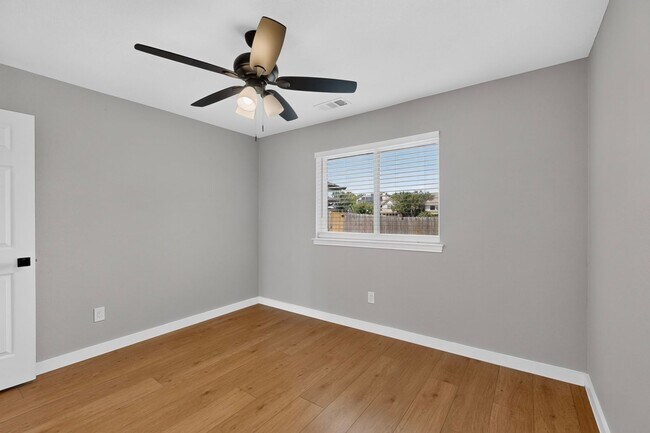 Building Photo - Beautifully Renovated Home In Carrollton Ready For Move-in