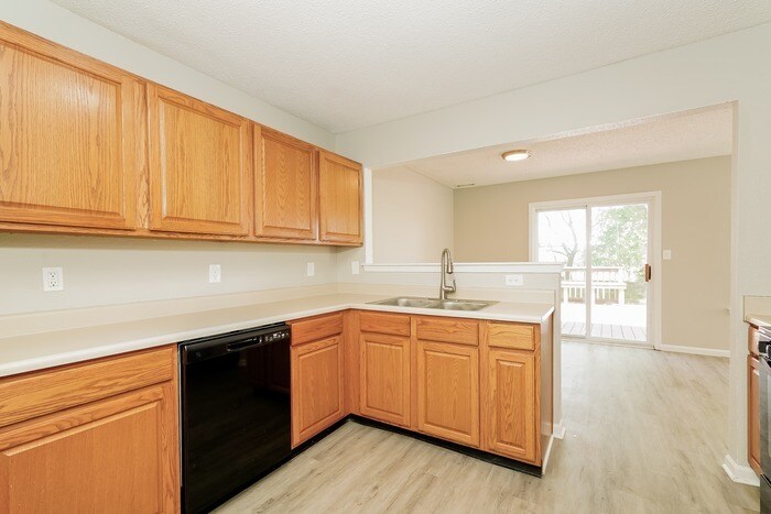 Building Photo - 466 Harmony Dr