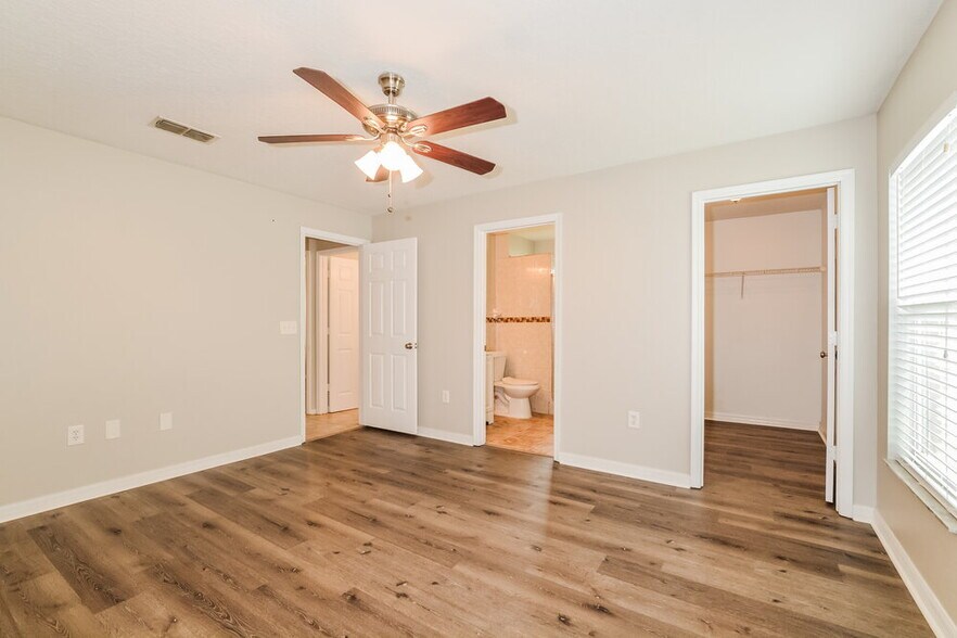 Building Photo - 2407 Knightsbridge Blvd