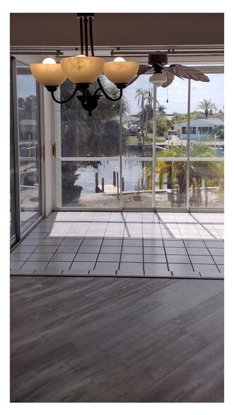 Building Photo - 10215 Manatee Ave W