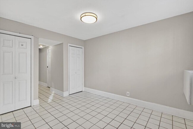 Building Photo - 1820 Swann St NW