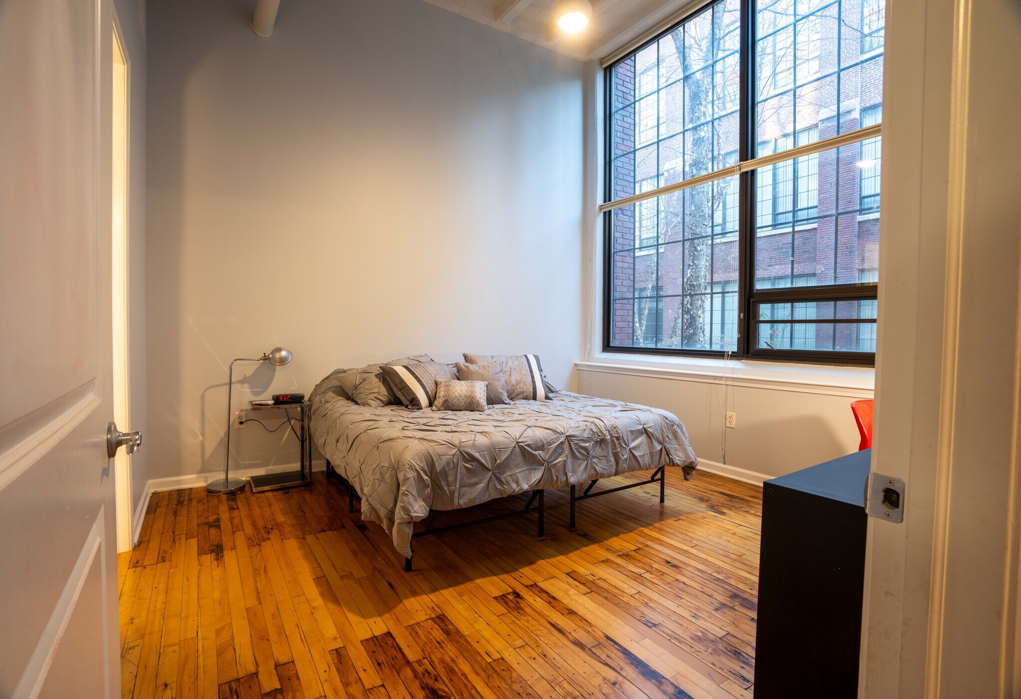 Building Photo - 624 E Walnut St