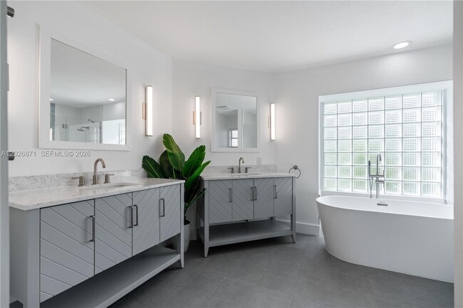 Building Photo - 5923 Loxahatchee Pines Dr